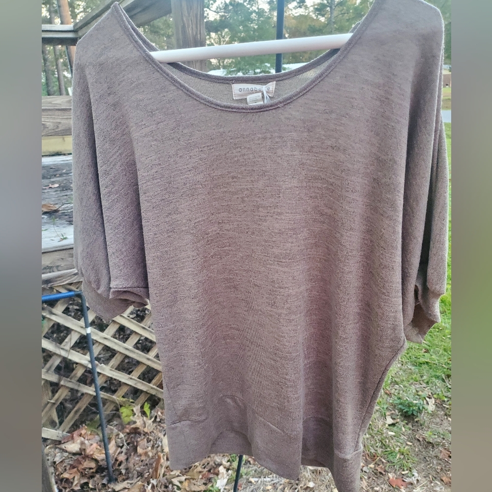 Annabelle - New York - sweater, size small and is a little brown.